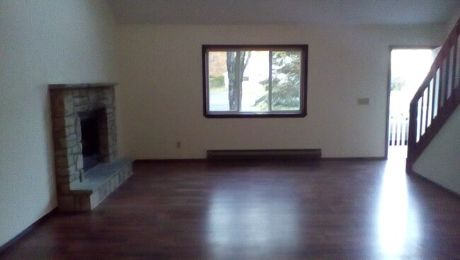 Building Photo - 228 Greenbriar Cir Rental
