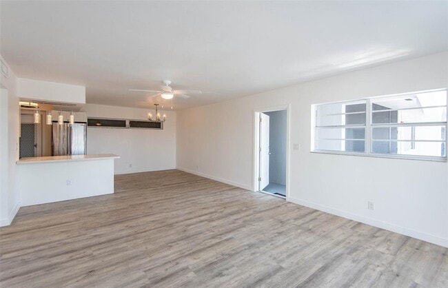 Building Photo - 651 Pine Dr Unit 306 Rental