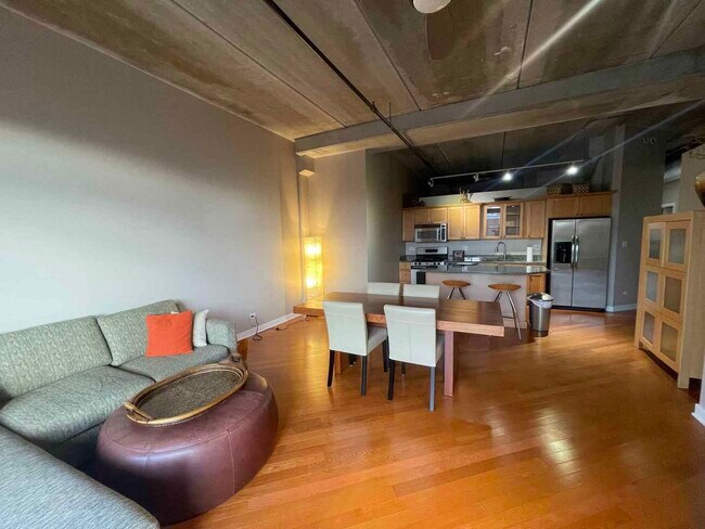 Photo - 811 W 15th Pl Unit 303