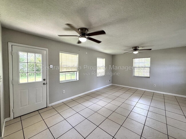 Photo - 885 Rockhill St