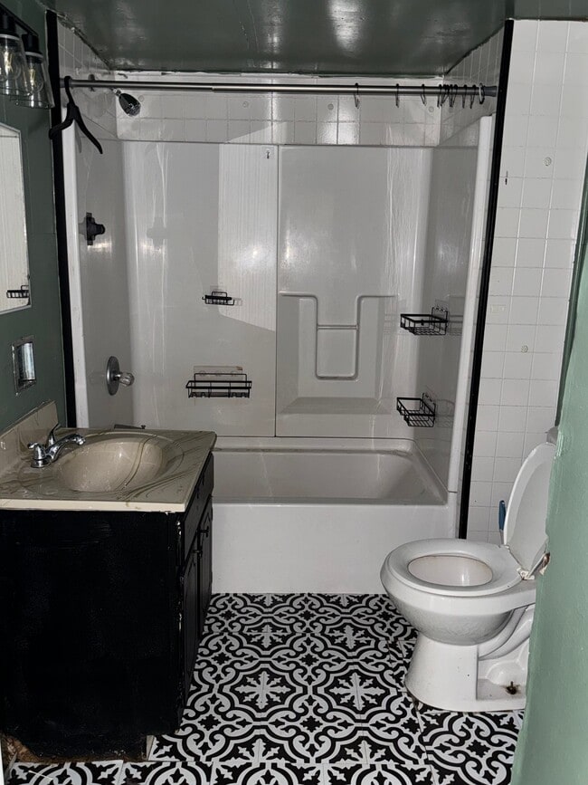 Photo - 1342 Farmer St
