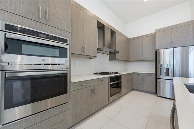 Photo - 9971 Migration Pt