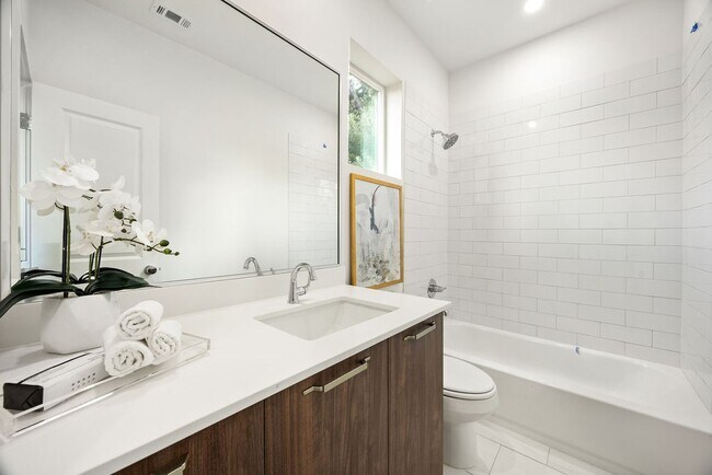 Photo - 1739 Mary St