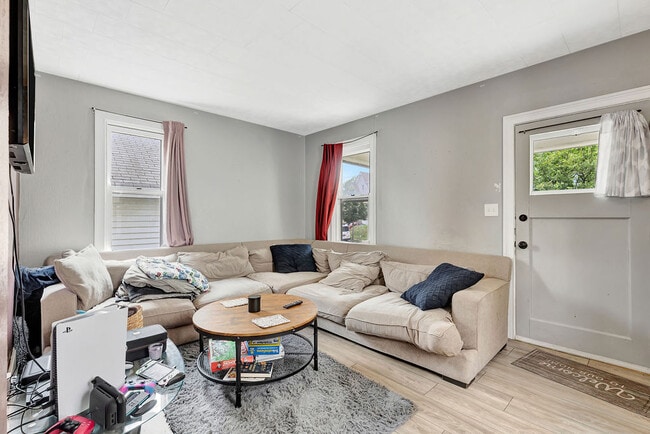 Photo - 3242 Stanhope Ave