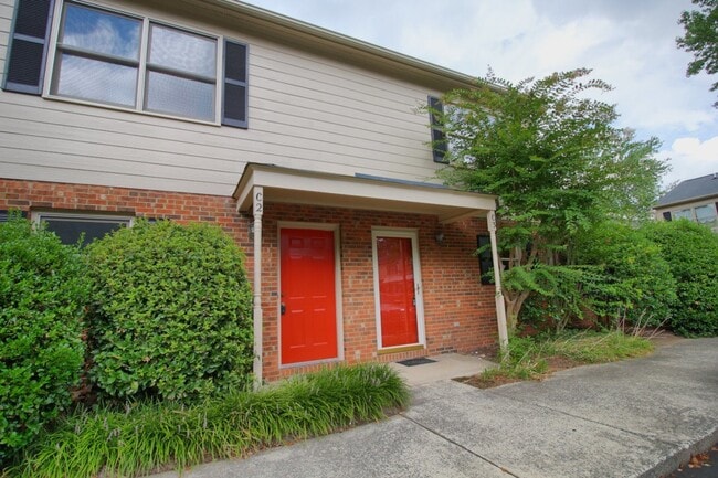 Stunning 2 Bedroom 1.5 Bath in Village Square - Stunning 2 Bedroom 1.5 Bath in Village Square House
