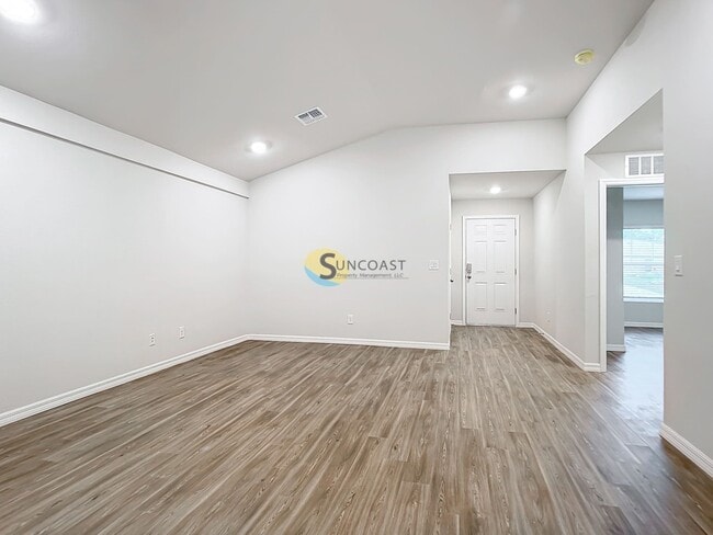 Photo - 179 Lomond Dr