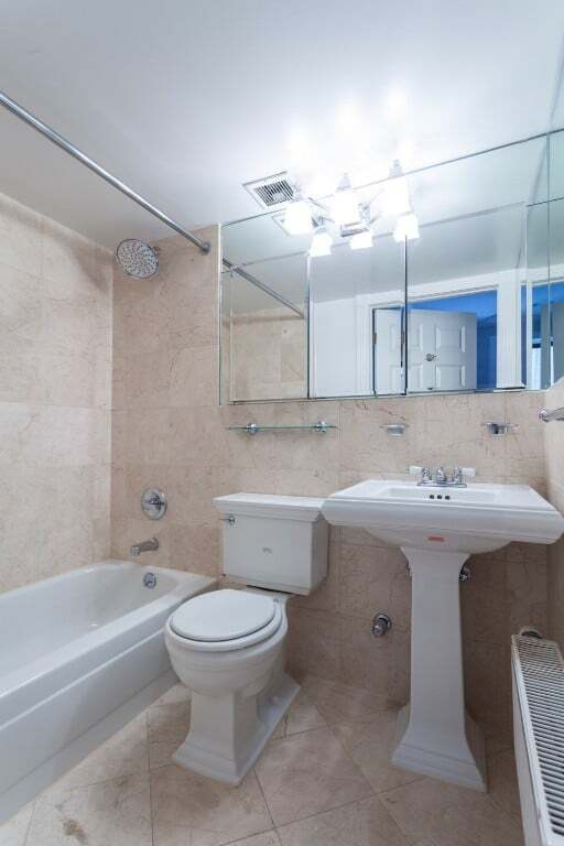 Photo - 202 E 13th St Unidad 3H