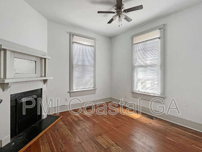 Photo - 310 W 42nd St