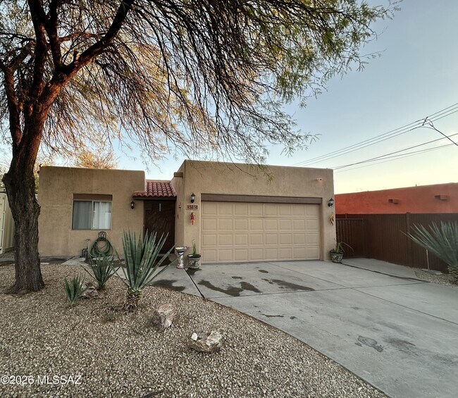 Photo - 5836 E Lee St
