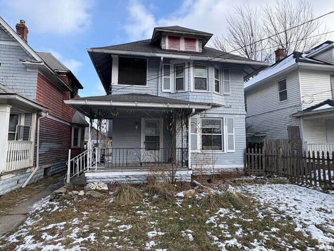 Building Photo - Charming 2 Bedroom on the East Side Rental