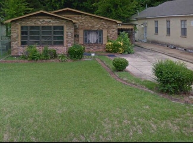 Building Photo - 2835 Comfort St