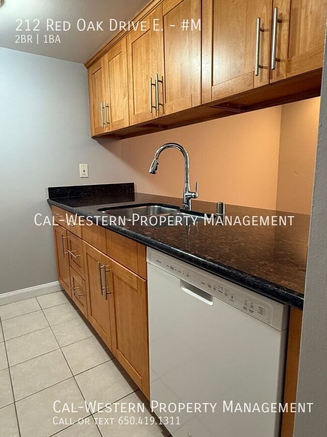 Photo - 212 Red Oak Dr E Unidad #M