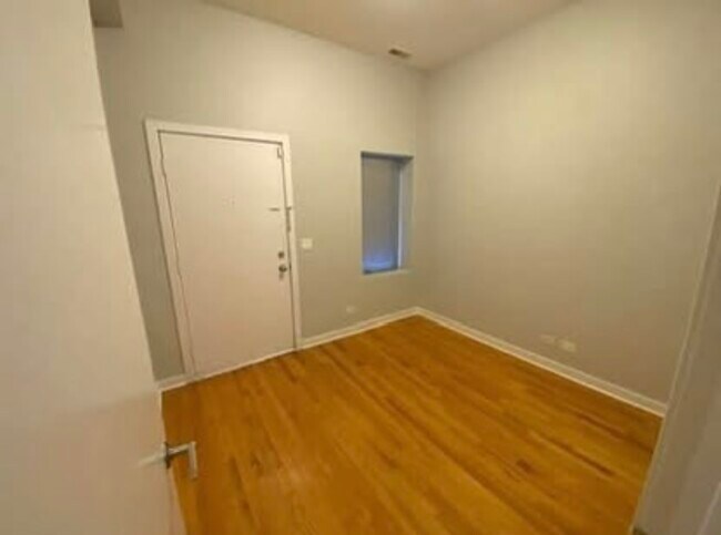 Photo - 44 N Paulina St Unidad C3