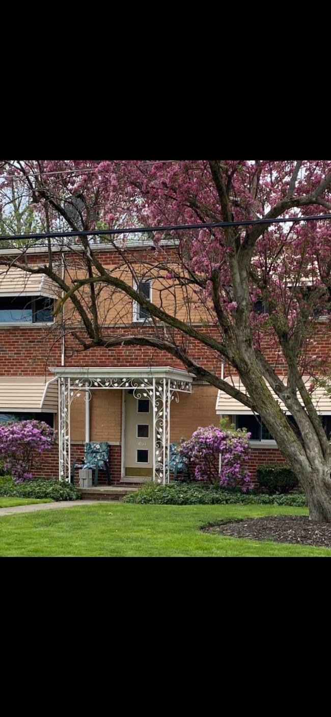 Photo - 1694 Southbend Dr Apartments Unit #4