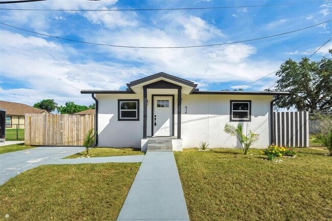 Building Photo - 414 Monroe Ln