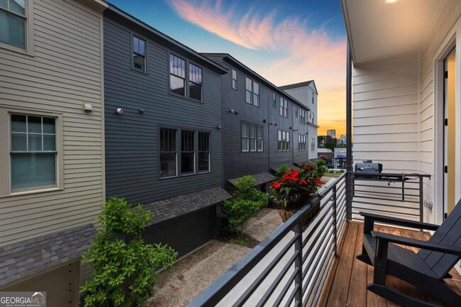 Photo - 658 Bull St SE