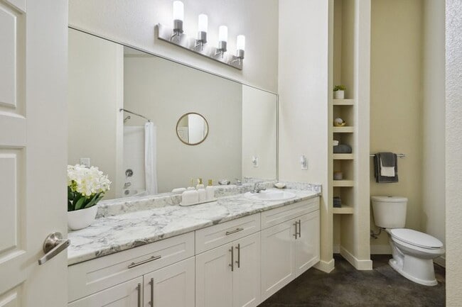 Photo - Bell Lancaster