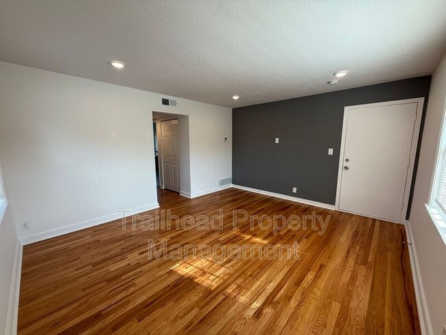 Photo - 300 E Gregory Blvd