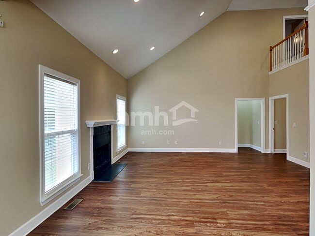 Photo - 116 Lake Point Ct