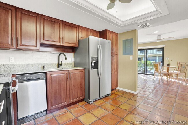300 Inlet Way Unit 2