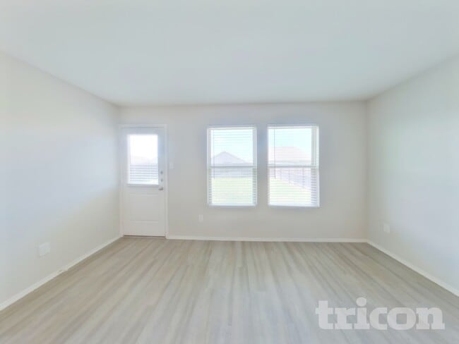 Photo - 337 Falling Star Dr