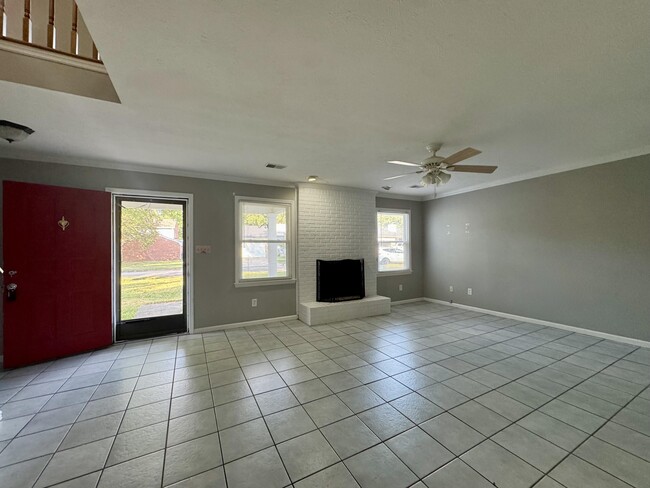 Photo - 344 Stonegate Way