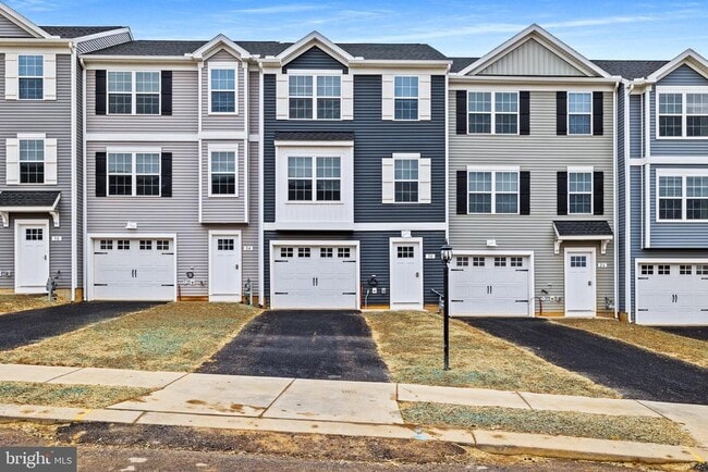 Photo - 101 H St Townhome