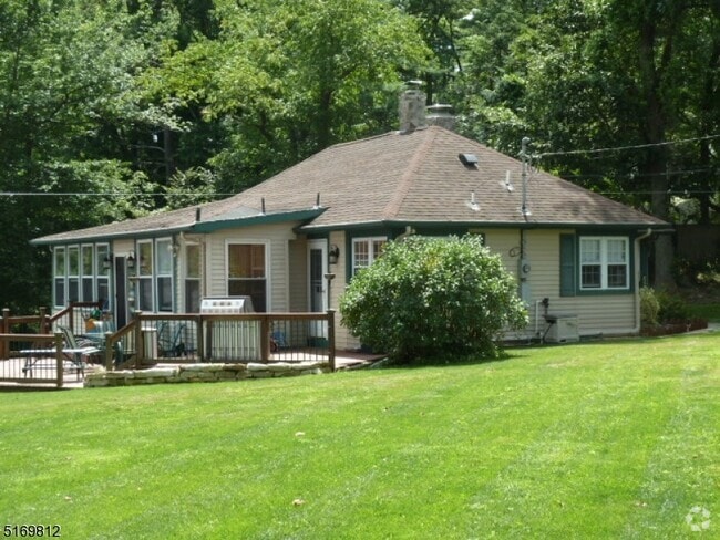 Building Photo - 600 Warwick Turnpike Rental