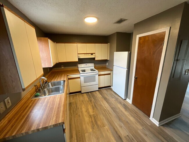 Photo - 4387 Wilton St Unidad WOODS-4387 Wilt -WOODS - 4387 A Wilton Street