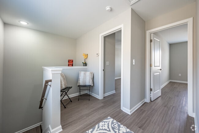 2BR, 2BA - 1072SF