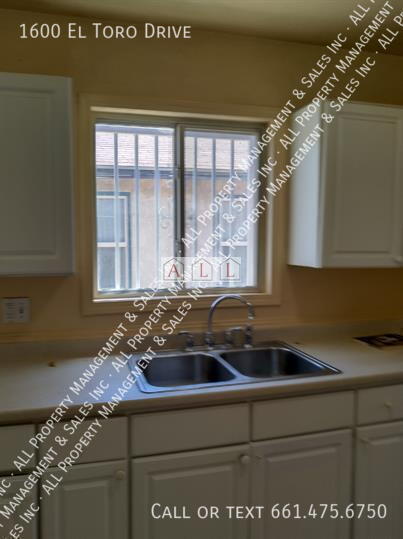 Photo - 1600 El Toro Dr