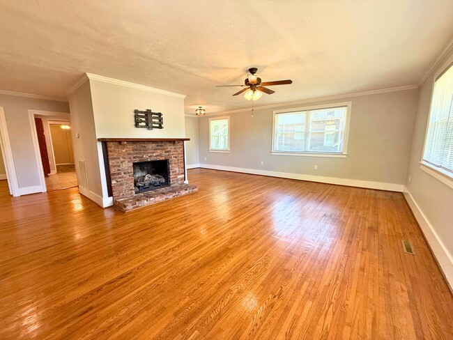 Photo - 202 Mayflower St