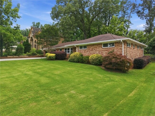Photo - 2140 Oakawana Rd NE