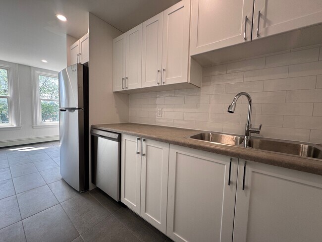 Photo - Freshly Renovated 1 Bedroom 1 Bathroom Apartment Unit 15