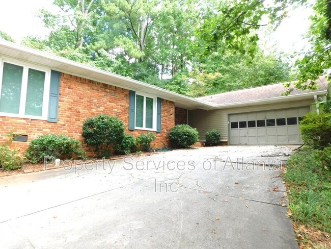 Building Photo - 626 Indian Hills Pkwy NE