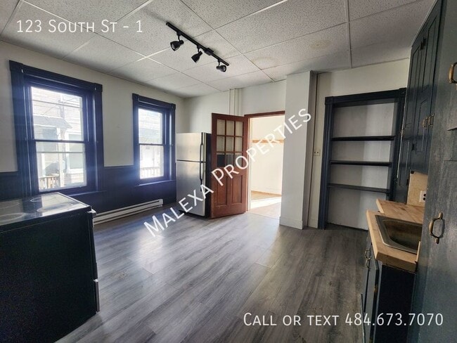 Building Photo - 123 South St Unit 1