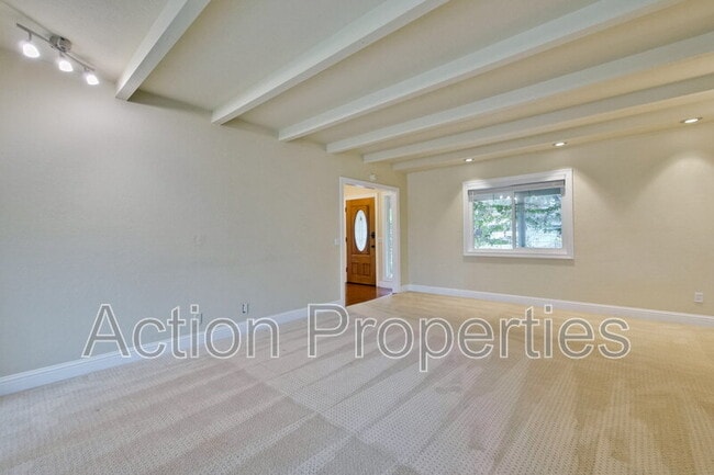 Photo - 649 Hollingsworth Dr