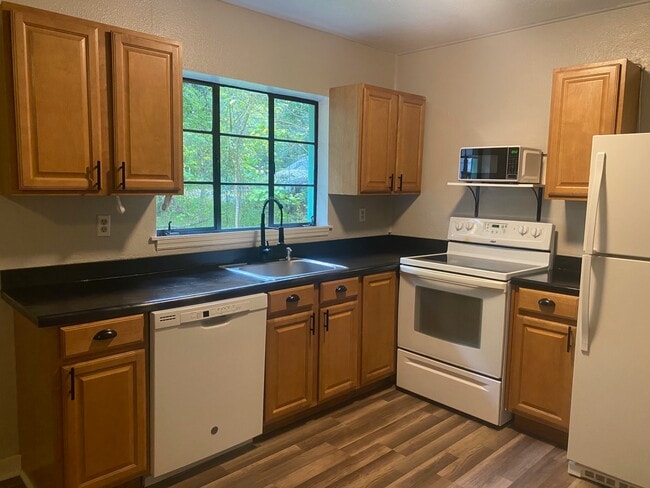 Building Photo - Brooksville Cozy Cottage Rental