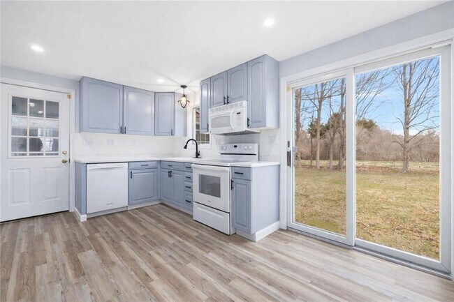 Photo - 4 Longmeadow Ave