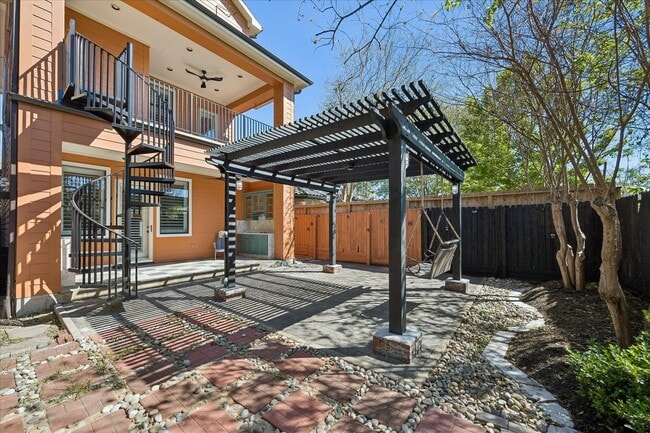 Photo - 709 Herkimer St