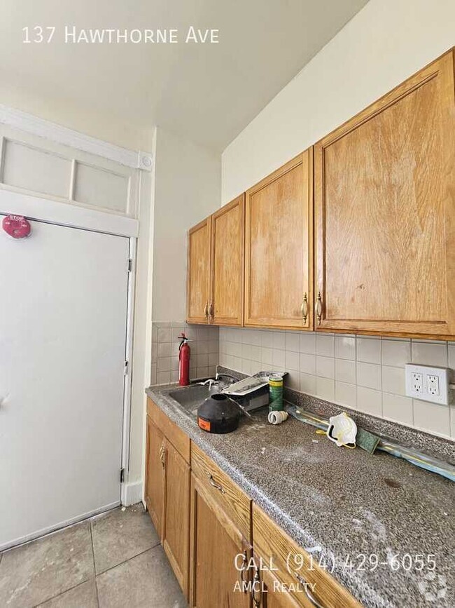 Building Photo - 137 Hawthorne Ave Rental