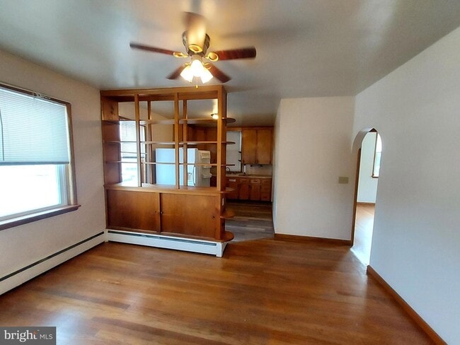 Photo - 213 Lincoln Way W