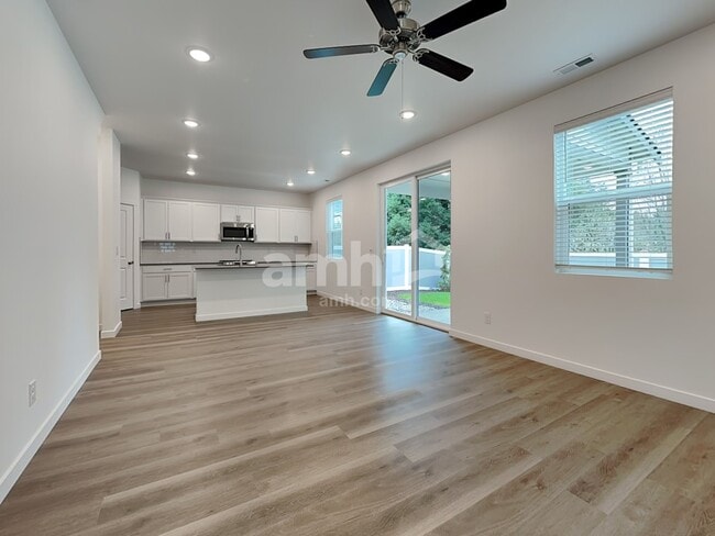 Photo - 5035 Washington St SE