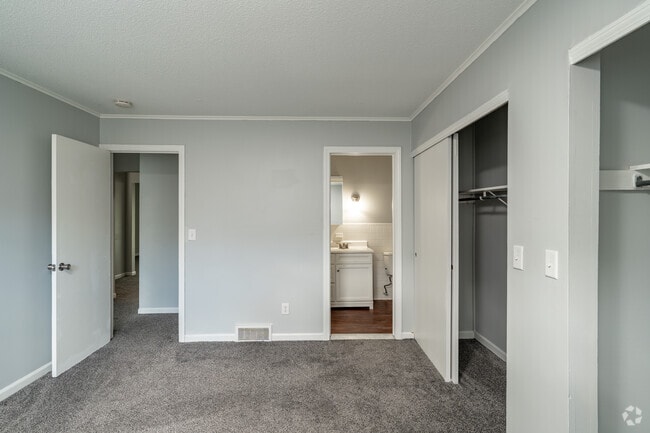 2BR, 1.5BA - 1055SF - Primary Bedroom - Fountainview East Apartments