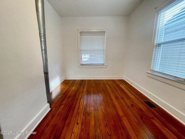 Photo - 1122 Forrest St