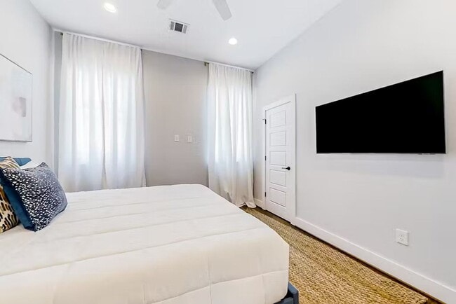 Photo - Houston Unit 1928 Oakdale St