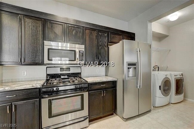 Building Photo - 720 Peachy Canyon Cir Unit 104 Rental