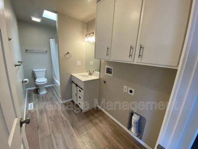 Photo - 984 W 2000 N St