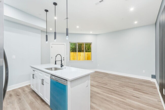 631 N Preston St Unit 1
