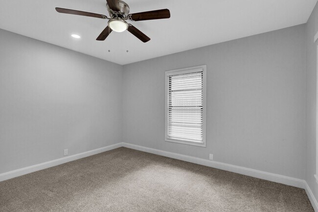 Photo - 3327 Wentworth St